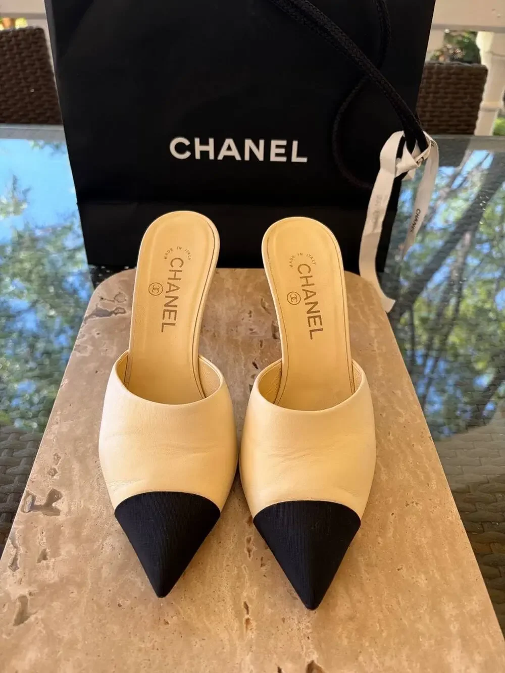 Chanel 2016 Cream Serpent Pearl Mules Sz.38.5 - Picture 1 of 12